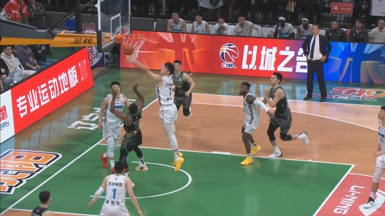 曾凡博釘板血帽弗格上籃 本場個人第6個蓋帽！