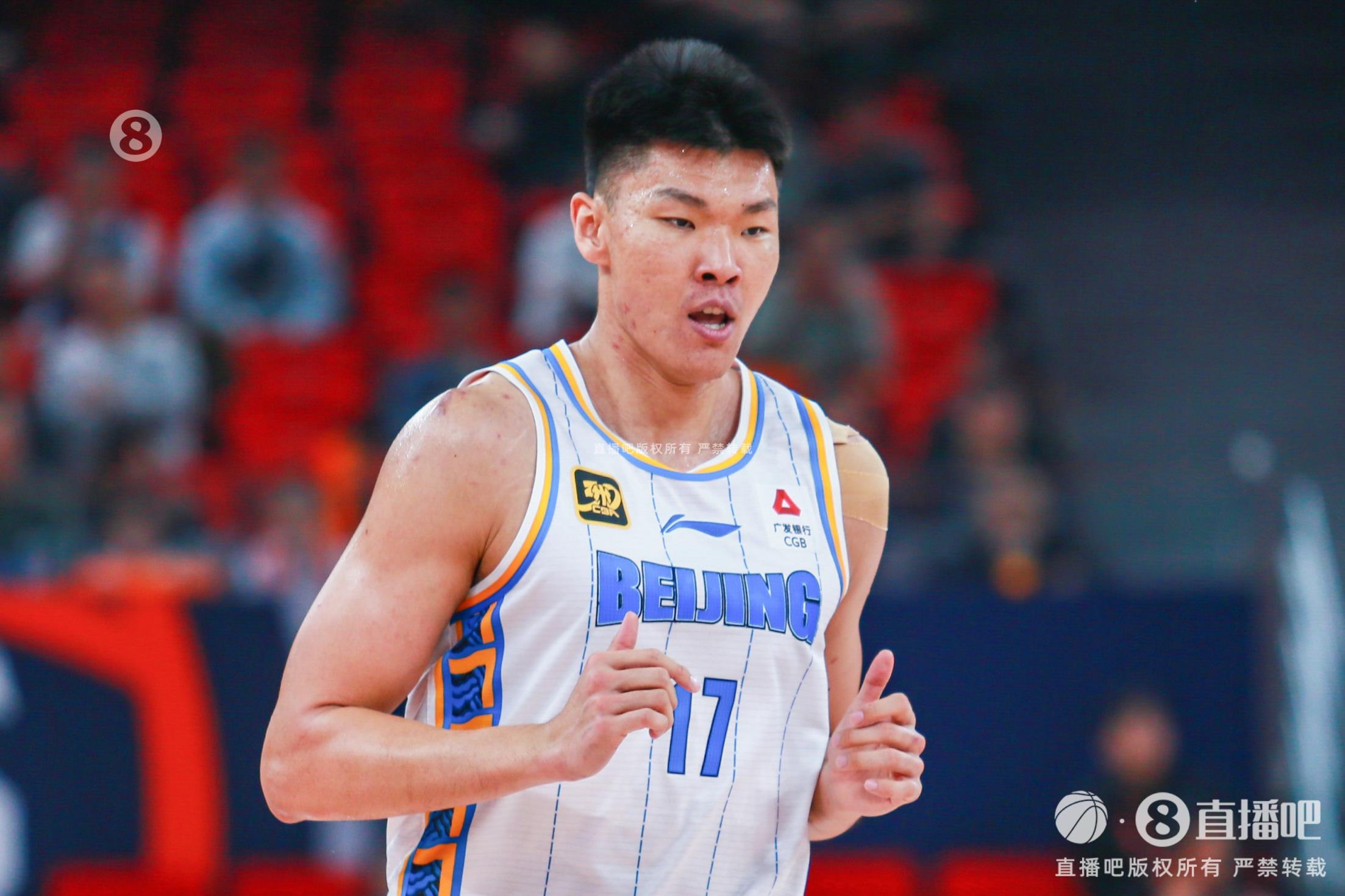 進(jìn)攻端把握機(jī)會(huì)不錯(cuò)！范子銘10投7中貢獻(xiàn)16分3助攻